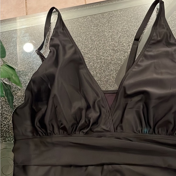 Black Swimsuit - Picture 3 of 6